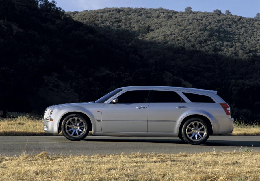  Chrysler 300C Touring Concept (LE) 2003 года  (фото 2 из 17)